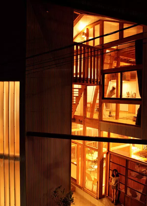 「【逗子】路地裏の築50年古民家を、オーシャンビューの絶景自邸＋カフェにリノベ。建築家夫妻が語る”豊かな二拠点生活”の始め方　「南町テラス」」の画像