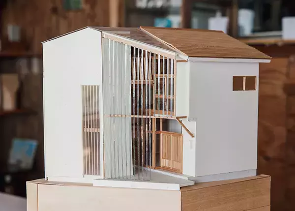 「【逗子】路地裏の築50年古民家を、オーシャンビューの絶景自邸＋カフェにリノベ。建築家夫妻が語る”豊かな二拠点生活”の始め方　「南町テラス」」の画像