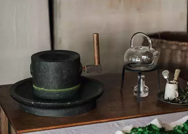 「【逗子】路地裏の築50年古民家を、オーシャンビューの絶景自邸＋カフェにリノベ。建築家夫妻が語る”豊かな二拠点生活”の始め方　「南町テラス」」の画像