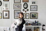 「パリの暮らしとインテリア[14]パリジェンヌ、息子＆猫と郊外へ。移住してでも欲しかったアートとグリーンいっぱいの住まい」の画像4
