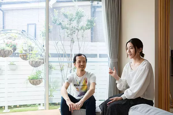 「断熱等級6の100平米の家、電気代は夏でも月平均1万円以下で売電収入も！ エアコン1台で「一年中春のよう」　東京都・Yさん夫妻【断熱新時代・住宅実例】」の画像