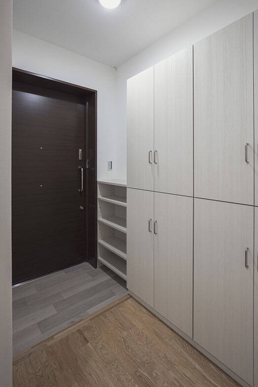 空室めだつ築古団地、「シングルマザー専用」フロアにして満室に。オートロック完備、群馬県が全国初のシェアハウス運営を決断