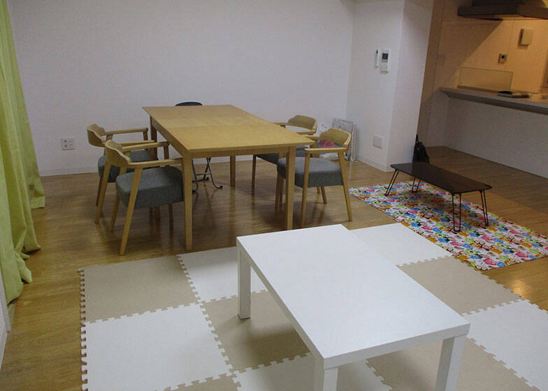 空室めだつ築古団地、「シングルマザー専用」フロアにして満室に。オートロック完備、群馬県が全国初のシェアハウス運営を決断