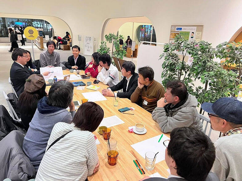 “しゃべれる図書館”「武蔵野プレイス」が変えた公共施設の常識。青少年の居場所から大人の部活まで、多世代が愛する武蔵境の“居場所”160万人が虜に