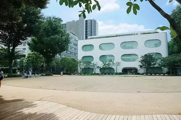 「“しゃべれる図書館”「武蔵野プレイス」が変えた公共施設の常識。青少年の居場所から大人の部活まで、多世代が愛する武蔵境の“居場所”160万人が虜に」の画像