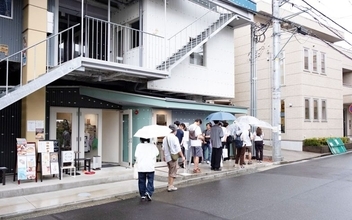 ”目先の利益よりまちの未来”代々続く地主の若き建築家が仕掛ける、個人店など集まる食の拠点 「新横浜食料品センター」。ご近所づきあいの新しい距離感生む賃貸「森庭山荘」も