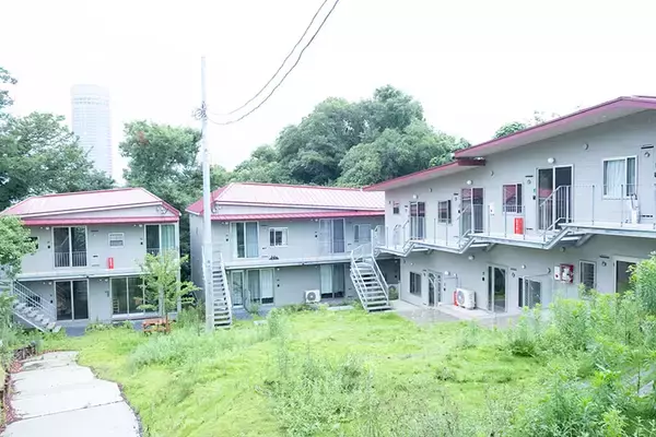 「”目先の利益よりまちの未来”代々続く地主の若き建築家が仕掛ける、個人店など集まる食の拠点 「新横浜食料品センター」。ご近所づきあいの新しい距離感生む賃貸「森庭山荘」も」の画像