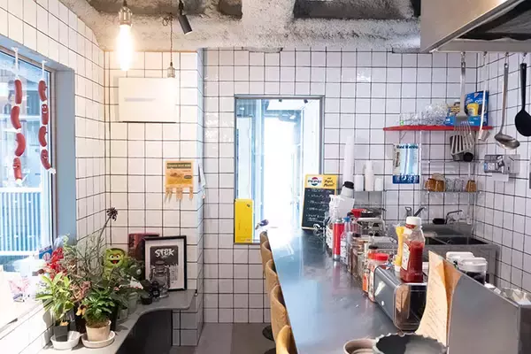 「”目先の利益よりまちの未来”代々続く地主の若き建築家が仕掛ける、個人店など集まる食の拠点 「新横浜食料品センター」。ご近所づきあいの新しい距離感生む賃貸「森庭山荘」も」の画像