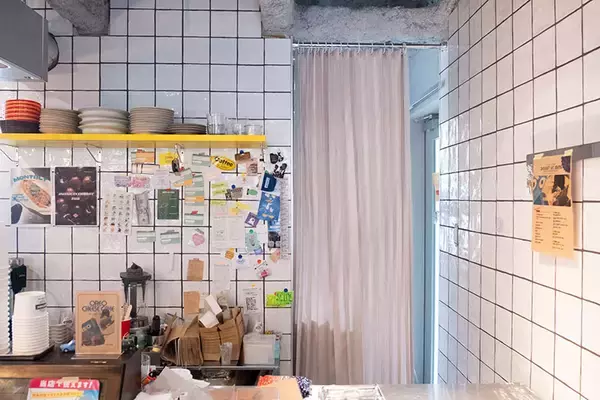 「”目先の利益よりまちの未来”代々続く地主の若き建築家が仕掛ける、個人店など集まる食の拠点 「新横浜食料品センター」。ご近所づきあいの新しい距離感生む賃貸「森庭山荘」も」の画像