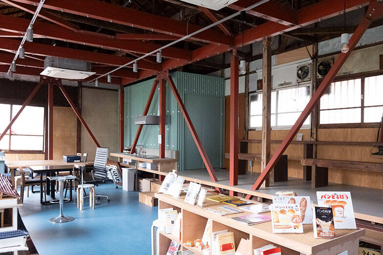 ”目先の利益よりまちの未来”代々続く地主の若き建築家が仕掛ける、個人店など集まる食の拠点 「新横浜食料品センター」。ご近所づきあいの新しい距離感生む賃貸「森庭山荘」も