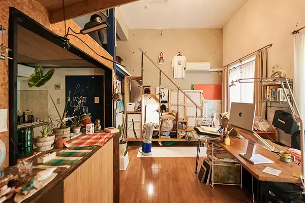 「歴代住人がDIYで”住み継ぐ”アート賃貸。秘密基地みたいな美大生の部屋＆医師兼アーティストが深夜に籠る「半地下アトリエ」　町田市「アップル＆サムシングエルス」」の画像