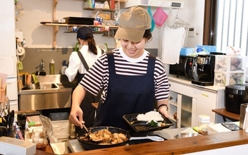 空き家を学生がDIYで再生！ ワンコイン弁当で多世代が集うコミュニティカフェ「まどゐ荘」荒川区西尾久｜空き家リノベコンテストで優秀賞