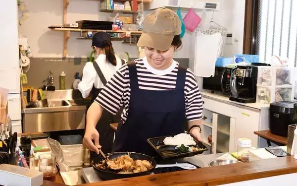 「空き家を学生がDIYで再生！ ワンコイン弁当で多世代が集うコミュニティカフェ「まどゐ荘」荒川区西尾久｜空き家リノベコンテストで優秀賞」の画像