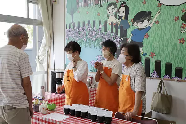 「【子育て世帯の夏休み問題】子どもの居場所・宿題をUR団地が解決！ 涼しい集会所を無料開放、大学生による学習サポートも　「DANCHIつながるーむ」」の画像