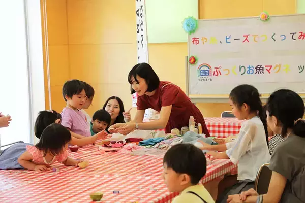 「【子育て世帯の夏休み問題】子どもの居場所・宿題をUR団地が解決！ 涼しい集会所を無料開放、大学生による学習サポートも　「DANCHIつながるーむ」」の画像