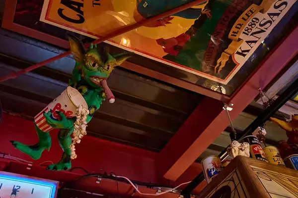 「総額2000万円のアメリカントイで足の踏み場は1畳に…。コレクター芸人の解決策、90平米の賃貸倉庫を「大人の秘密基地」に600万円でリノベ」の画像