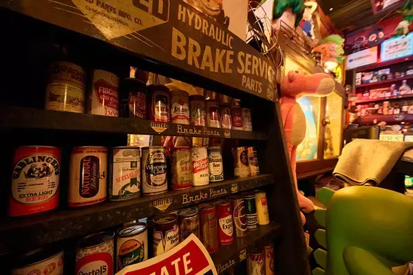 「総額2000万円のアメリカントイで足の踏み場は1畳に…。コレクター芸人の解決策、90平米の賃貸倉庫を「大人の秘密基地」に600万円でリノベ」の画像