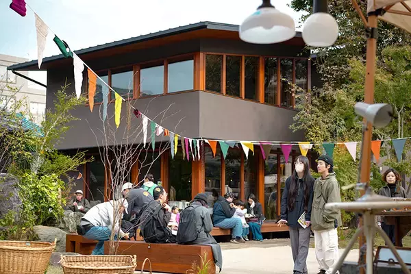 「相続した都内の屋敷林、マンションにせず”村”にした13代目地主。お店やアトリエを持てる賃貸で守りたかった風景と人付き合いとは　東京・練馬区「種音」」の画像