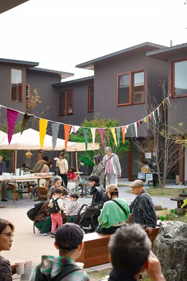 「相続した都内の屋敷林、マンションにせず”村”にした13代目地主。お店やアトリエを持てる賃貸で守りたかった風景と人付き合いとは　東京・練馬区「種音」」の画像