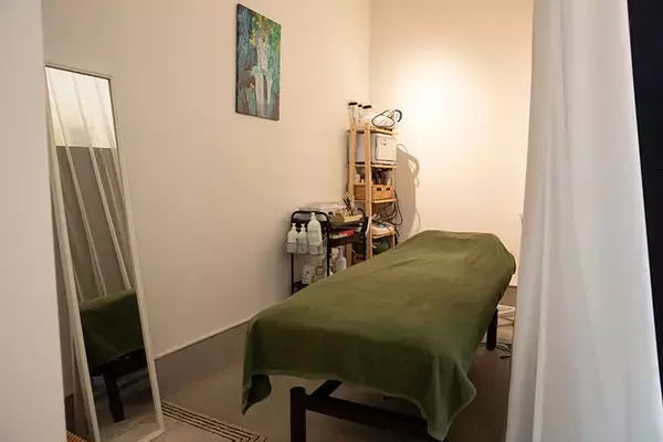 「相続した都内の屋敷林、マンションにせず”村”にした13代目地主。お店やアトリエを持てる賃貸で守りたかった風景と人付き合いとは　東京・練馬区「種音」」の画像