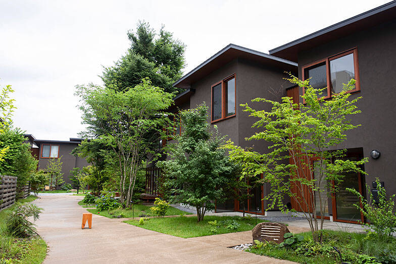 相続した都内の屋敷林、マンションにせず”村”にした13代目地主。お店やアトリエを持てる賃貸で守りたかった風景と人付き合いとは　東京・練馬区「種音」