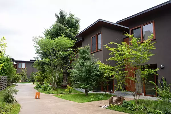 「相続した都内の屋敷林、マンションにせず”村”にした13代目地主。お店やアトリエを持てる賃貸で守りたかった風景と人付き合いとは　東京・練馬区「種音」」の画像