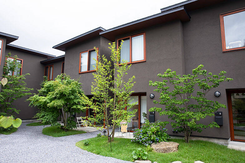 相続した都内の屋敷林、マンションにせず”村”にした13代目地主。お店やアトリエを持てる賃貸で守りたかった風景と人付き合いとは　東京・練馬区「種音」