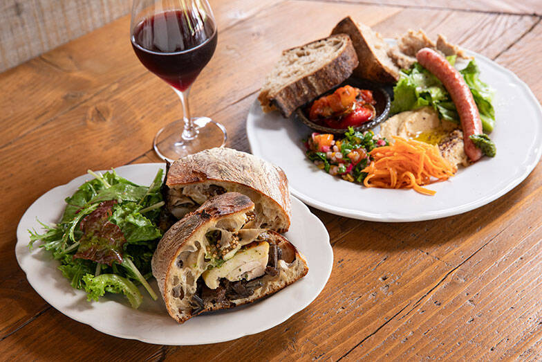 相続した都内の屋敷林、マンションにせず”村”にした13代目地主。お店やアトリエを持てる賃貸で守りたかった風景と人付き合いとは　東京・練馬区「種音」