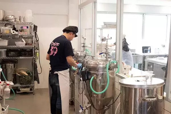 「築60年超の団地に「ビール醸造所」やカフェ!? 地域住民が商品開発にも参加、シェアキッチンで“小さなお店の夢”を叶える「団地キッチン」さいたま市」の画像