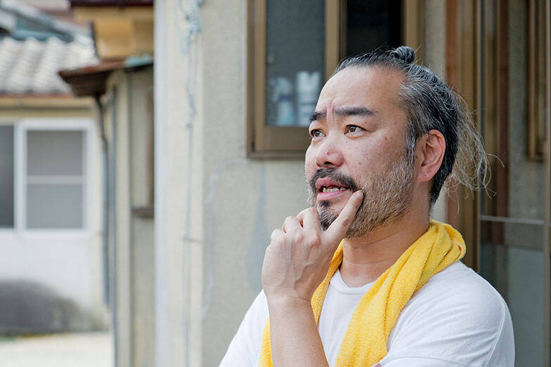 ”京都いちファンキーな不動産屋”、昭和の長屋集落で「むらづくり」。13軒の空き家再生がユニークすぎる　「A HAMLET」亀岡