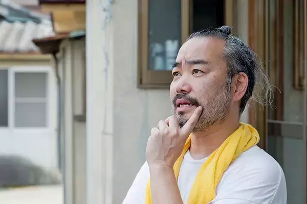 「”京都いちファンキーな不動産屋”、昭和の長屋集落で「むらづくり」。13軒の空き家再生がユニークすぎる　「A HAMLET」亀岡」の画像