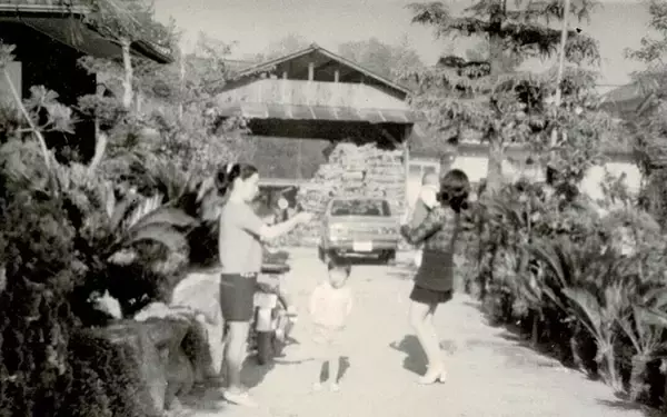 「”京都いちファンキーな不動産屋”、昭和の長屋集落で「むらづくり」。13軒の空き家再生がユニークすぎる　「A HAMLET」亀岡」の画像