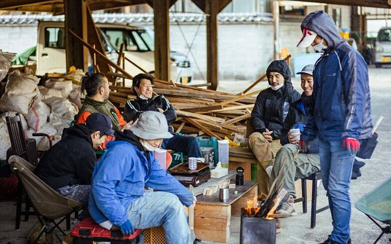 ”京都いちファンキーな不動産屋”、昭和の長屋集落で「むらづくり」。13軒の空き家再生がユニークすぎる　「A HAMLET」亀岡