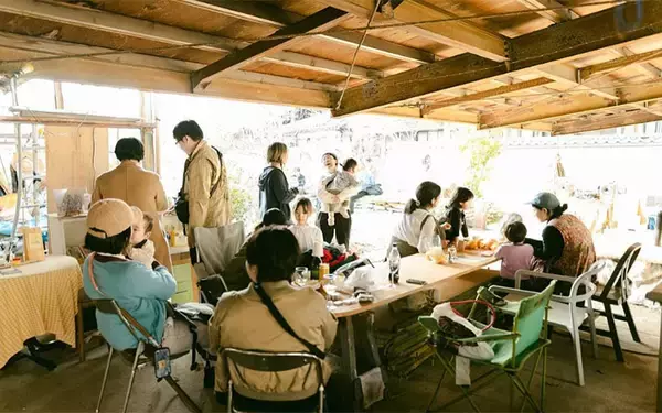 「”京都いちファンキーな不動産屋”、昭和の長屋集落で「むらづくり」。13軒の空き家再生がユニークすぎる　「A HAMLET」亀岡」の画像