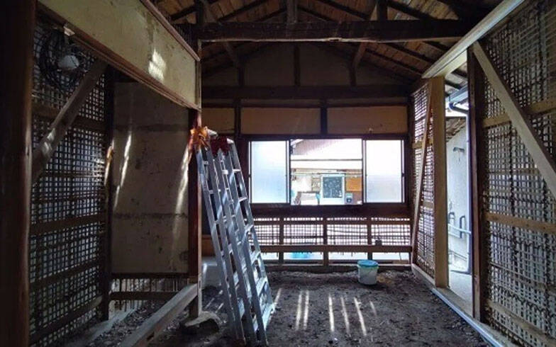 ”京都いちファンキーな不動産屋”、昭和の長屋集落で「むらづくり」。13軒の空き家再生がユニークすぎる　「A HAMLET」亀岡