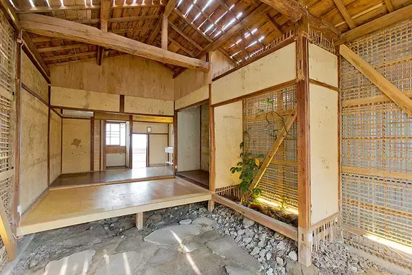 「”京都いちファンキーな不動産屋”、昭和の長屋集落で「むらづくり」。13軒の空き家再生がユニークすぎる　「A HAMLET」亀岡」の画像