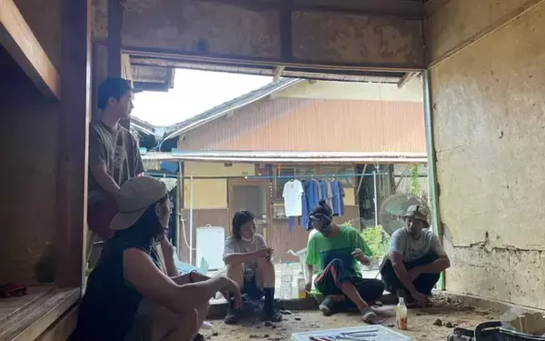 「”京都いちファンキーな不動産屋”、昭和の長屋集落で「むらづくり」。13軒の空き家再生がユニークすぎる　「A HAMLET」亀岡」の画像