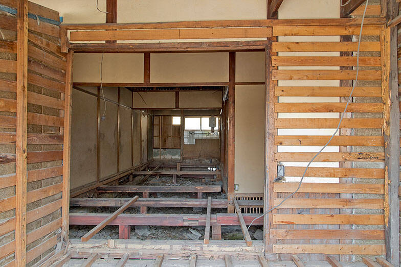 ”京都いちファンキーな不動産屋”、昭和の長屋集落で「むらづくり」。13軒の空き家再生がユニークすぎる　「A HAMLET」亀岡