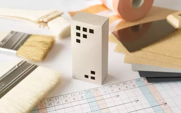 「【マンションにせまる2つの老い】高経年化と管理組合員の高齢化に対し、マンションの標準管理規約を改正」の画像