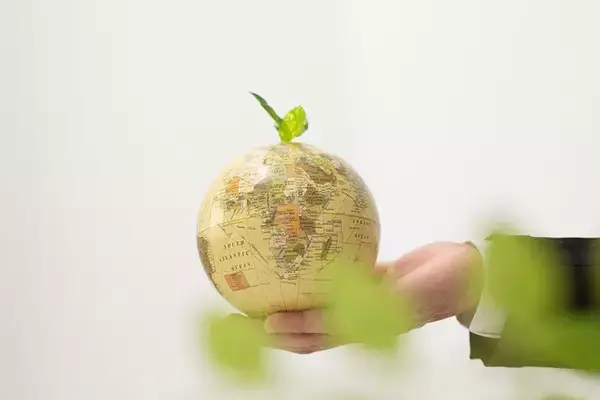 「家を建てるなら知るべき8年後のリスク。ZEH基準未満の住宅は市場価値が下がる!?」の画像