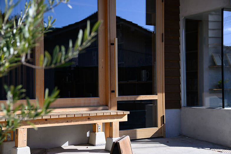 お寺の副住職、蔵書3万冊の「現代版・寺子屋」を開いたら、人口減少する町に人が集まってきた！ 「ふるえる書庫」の挑戦　大阪・池田市