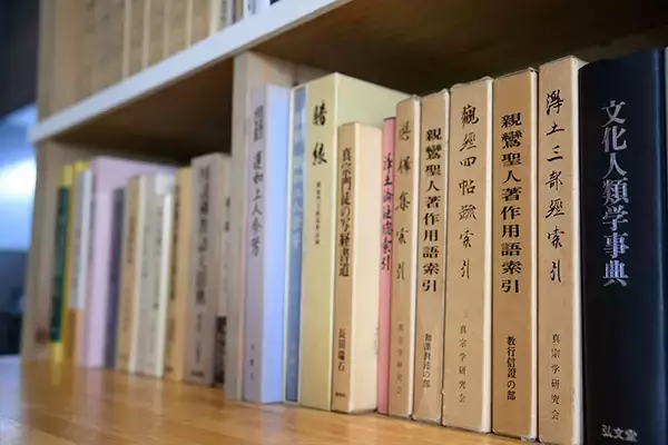 「お寺の副住職、蔵書3万冊の「現代版・寺子屋」を開いたら、人口減少する町に人が集まってきた！ 「ふるえる書庫」の挑戦　大阪・池田市」の画像