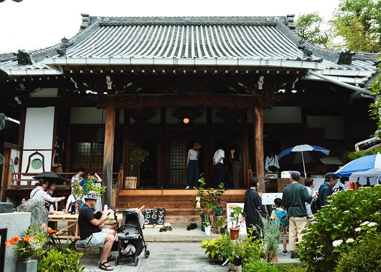 お寺の副住職、蔵書3万冊の「現代版・寺子屋」を開いたら、人口減少する町に人が集まってきた！ 「ふるえる書庫」の挑戦　大阪・池田市