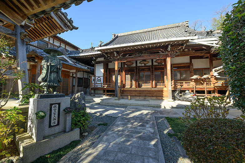 お寺の副住職、蔵書3万冊の「現代版・寺子屋」を開いたら、人口減少する町に人が集まってきた！ 「ふるえる書庫」の挑戦　大阪・池田市