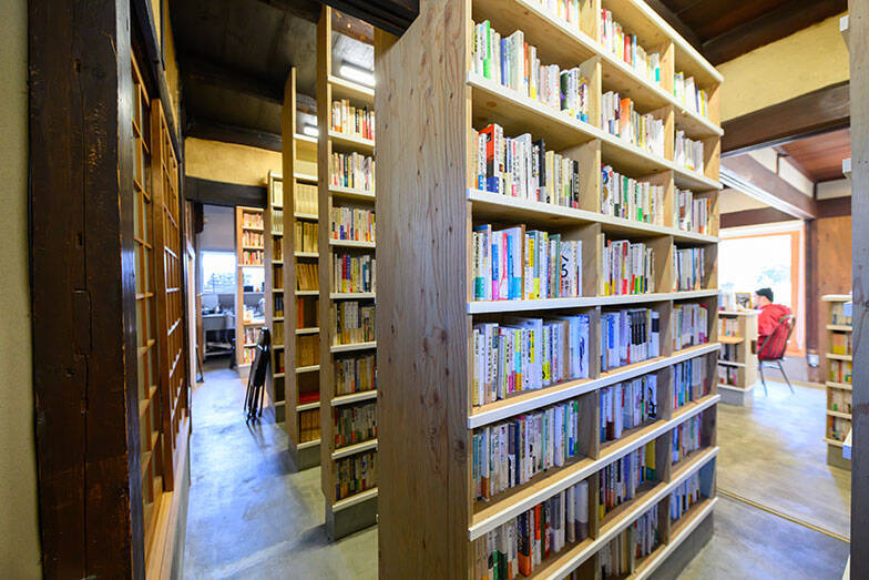 お寺の副住職、蔵書3万冊の「現代版・寺子屋」を開いたら、人口減少する町に人が集まってきた！ 「ふるえる書庫」の挑戦　大阪・池田市