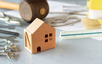 建築費高騰でも「今が建て時」意識は7割弱へ上昇！首都圏でも平屋建てが増加傾向に