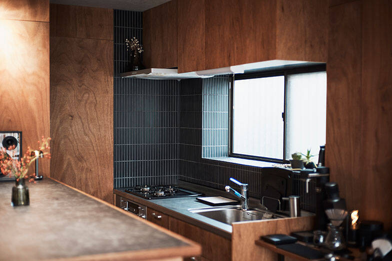 【一人暮らしリノベ男子】築40年の一戸建てをバーカウンターのある「最高の仕事場＆自宅」に大改造！ 和室＋DKをつなげた20畳の広々おしゃれ空間へ