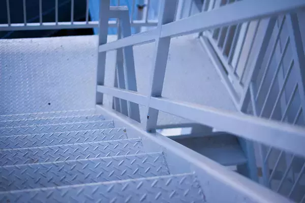 「【1000人超の犯罪者が証言】泥棒が諦める「面倒な家」の条件。防犯目線の物件選びを元大阪府警の警察官・折元洋巳さんに聞いた」の画像