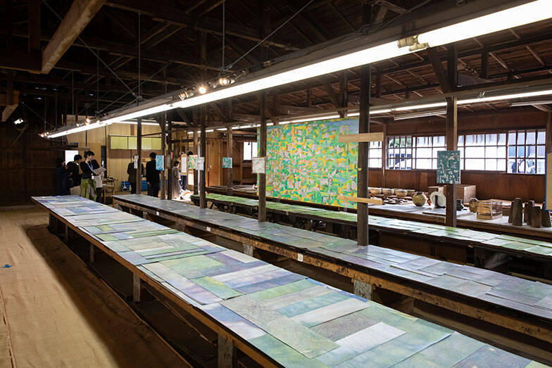 「八王子芸術祭2025」9割廃業の織物の街、使われなくなった工場跡を舞台に10年かけて記憶を次世代につなぐ挑戦