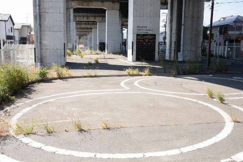 「八王子芸術祭2025」9割廃業の織物の街、使われなくなった工場跡を舞台に10年かけて記憶を次世代につなぐ挑戦